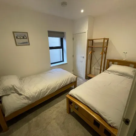 10 Argyle Court