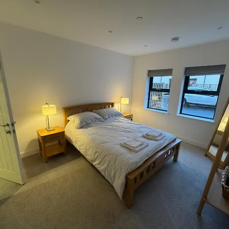 Apartment 10 Argyle Court