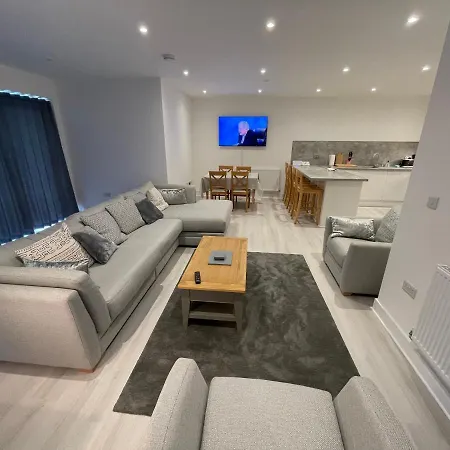 10 Argyle Court *